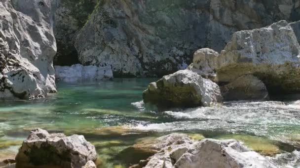 Río Agua Blanca Soca Los Alpes Eslovenos Hermosa Naturaleza Eslovenia — Vídeos de Stock