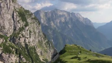 Alpler 'in üzerinde güzel gün batımı.