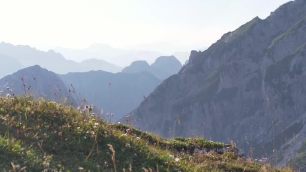 Hermosa Puesta Sol Sobre Los Alpes — Vídeos de Stock