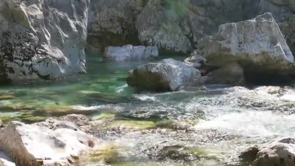 Rzeka Soca Alpach Słoweńskich — Wideo stockowe