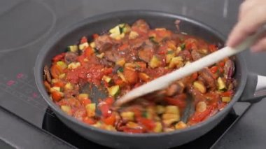 Ev yapımı akşam yemeği - Macar yemeği - Letcho.