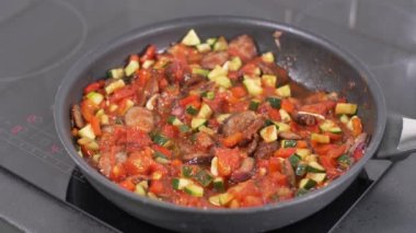 Ev yapımı akşam yemeği - Macar yemeği - Letcho.