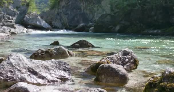 Rio Água Branca Soca Alpes Eslovenos — Vídeo de Stock