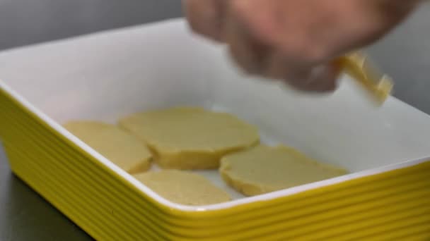 Apfelkuchen Mit Puderzucker Überzogen — Stockvideo