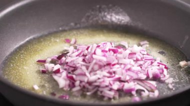 Kızarmış soğan ve tereyağı..