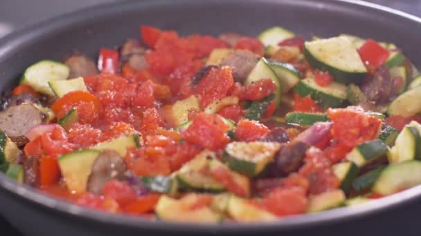 Bereiding Van Zelfgemaakt Diner Hongaarse Maaltijd Letcho — Stockvideo