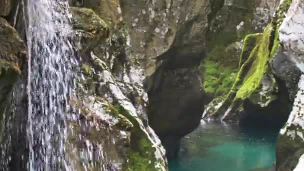 スロベニアアルプスの白い水の川ソカ — ストック動画