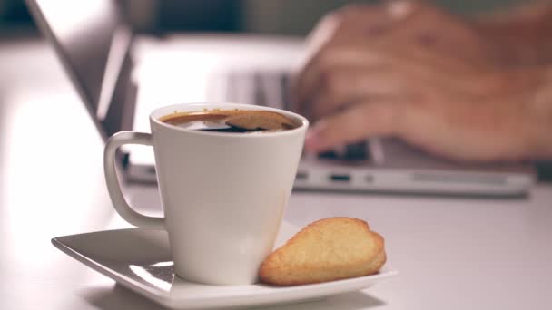 Primo Piano Del Caffe Caffè Fresco Nella Tazza — Video Stock