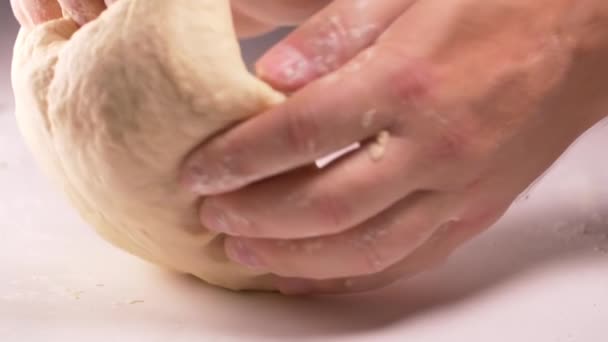 Persona Che Prepara Torta Close Filmato Mani Maschili Impastare Impasto — Video Stock