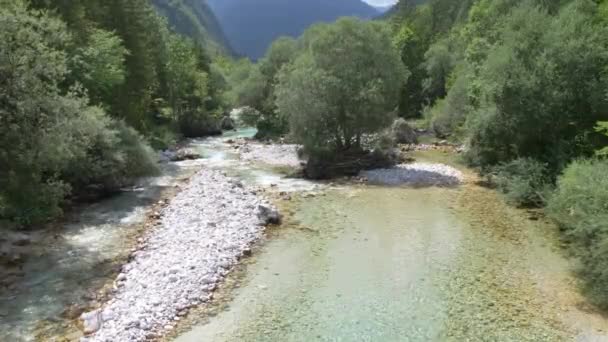 スロベニアアルプスの白い水の川ソカ — ストック動画