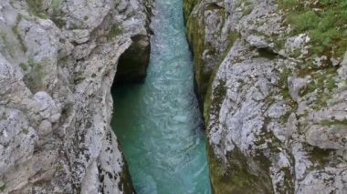 Alpler 'de CCanyoning için en iyi nehir Soca nehri..