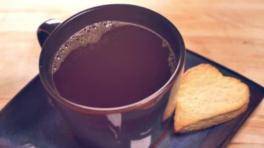 Kahve yakın çekim görüntüleri. Fincanda taze kahve..