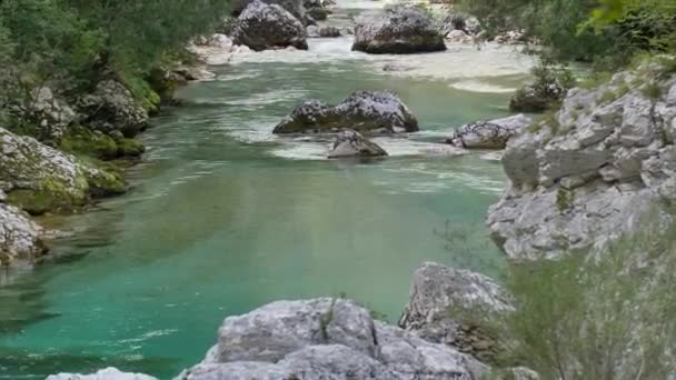 Λευκός Ποταμός Soca Στις Σλοβενικές Άλπεις — Αρχείο Βίντεο