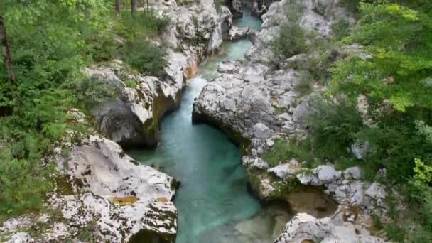 Λευκός Ποταμός Soca Στις Σλοβενικές Άλπεις — Αρχείο Βίντεο