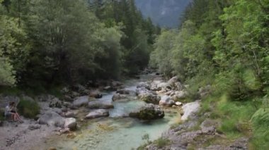 Beyaz su nehri Soca Sloven Alplerinde