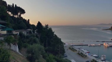 Korfu Adası 'nın Simgeleri: Vlacherna Manastırı, Yunanistan.