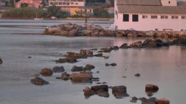 Korfu Adası 'nın Simgeleri: Vlacherna Manastırı, Yunanistan.