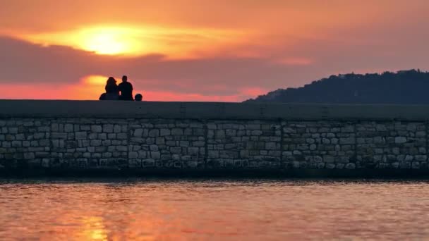Folk Tittar Solnedgången Korfu Island Grekland — Stockvideo