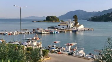 Korfu Adası 'nın Simgeleri: Vlacherna Manastırı, Yunanistan.