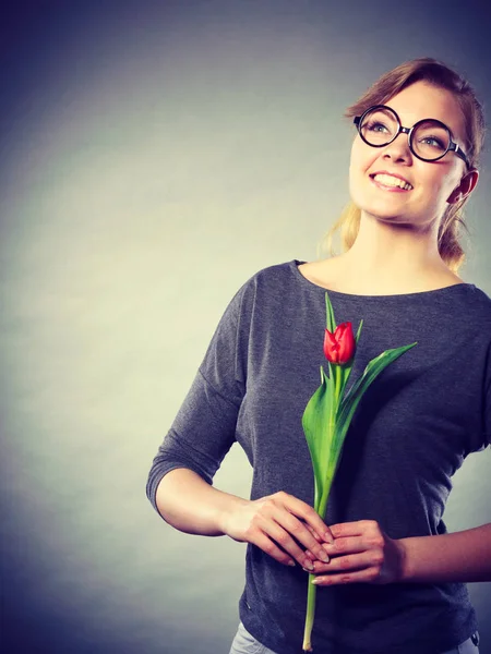 Sogni Concetto Speranza Giovane Donna Bionda Sorridente Sognando Qualcosa Positivo — Foto Stock