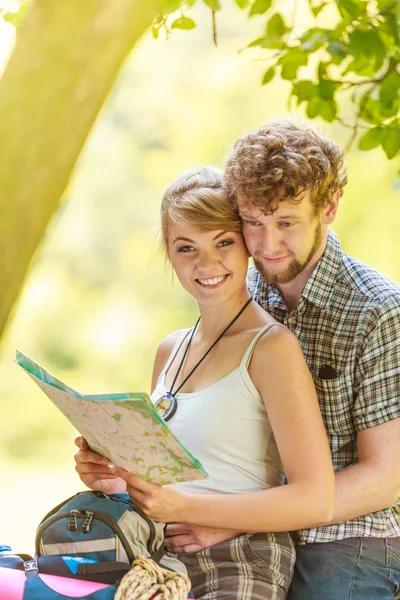 Man Woman Tourists Backpackers Reading Map Trip While Resting Young — Stock Photo, Image