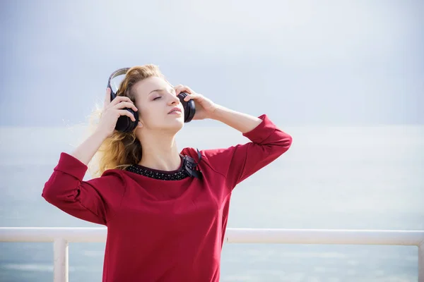 Relaxed Woman Listening Music While Being Outdoor Teenage Female Wearing — Stock Photo, Image