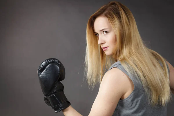 Sportliches Fairplay Und Starker Körper Junge Frau Boxkampf Blondes Mädchen — Stockfoto