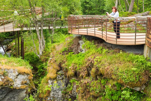 Tourist Attraction Norway Europe Woman Photographer Taking Photo Camera Gudbrandsjuvet — Stock Photo, Image