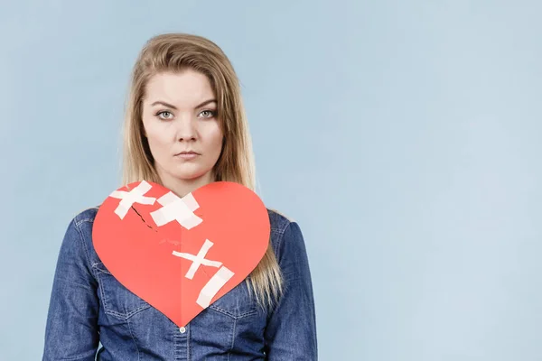 Triste Joven Adolescente Con Corazón Roto Papel Emociones Tristes Negativas — Foto de Stock