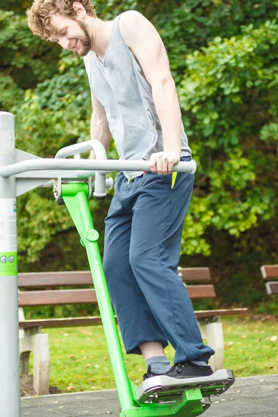 Active Young Man Exercising Ski Trainer Machine Muscular Sporty Guy — Stock Photo, Image