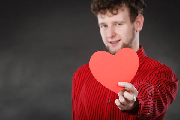 Amor Ajuda Das Pessoas Homem Encantador Encantador Com Coração Papel — Fotografia de Stock