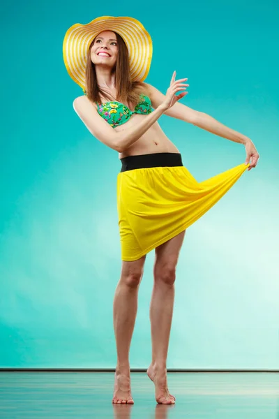 Holidays Summer Fashion Woman Wearing Yellow Hat Bikini Female Model — Stock Photo, Image