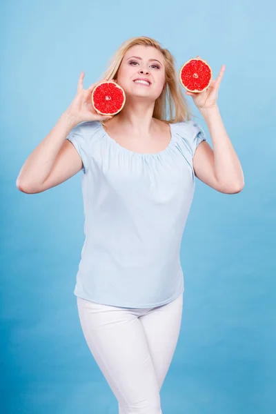 Woman Smiling Girl Holding Two Halfs Red Grapefruit Citrus Fruit — Stock Photo, Image