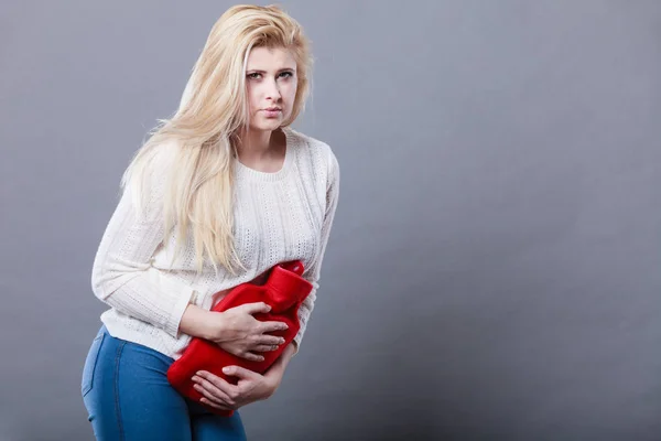 Períodos Dolorosos Concepto Problemas Calambres Menstruales Mujer Con Calambres Estomacales — Foto de Stock