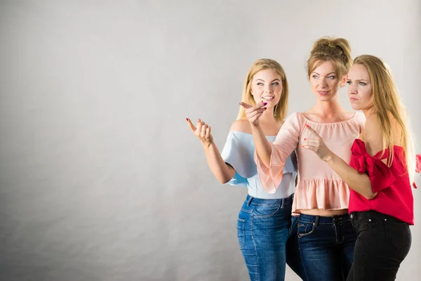 Fashionable Adult Female Friends Models Pointing Grey Copy Space Studio — Stock Photo, Image