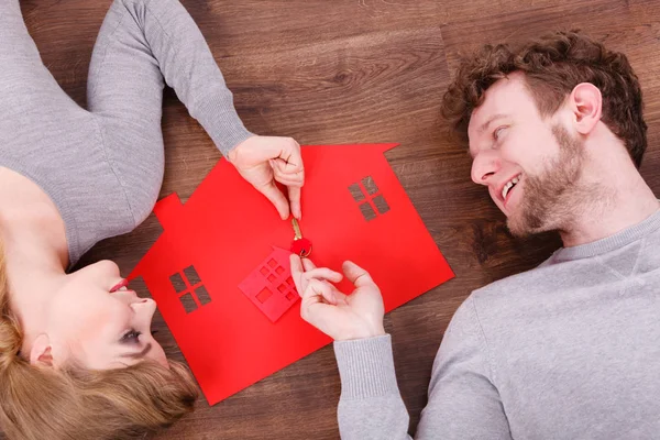 Seguridad Hogar Futuro Concepto Finanzas Hipotecarias Familiares Una Pareja Joven — Foto de Stock