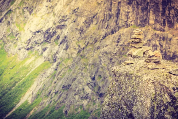 Bolyhos Halom Norvégia Skandináv Moutain Sziklák Halmozott Kövek Egyensúly Harmónia — Stock Fotó