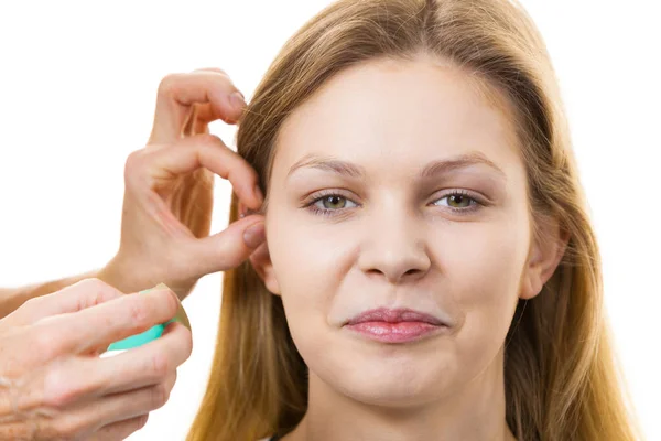 Woman Getting Her Make Done Setting Applying Foundation Beauty Professional — Stock Photo, Image