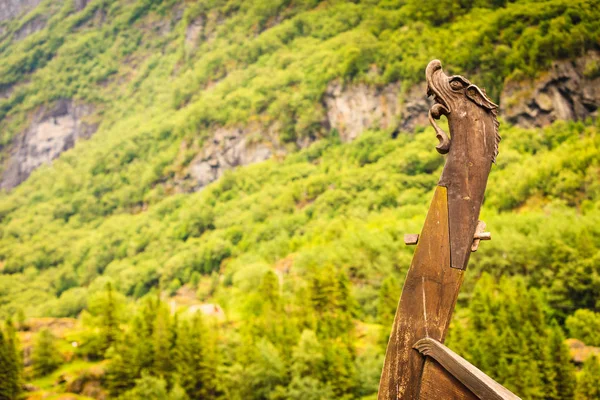 Norveç Doğasında Eski Tahta Viking Teknesinin Bir Parçası Turizm Seyahat — Stok fotoğraf