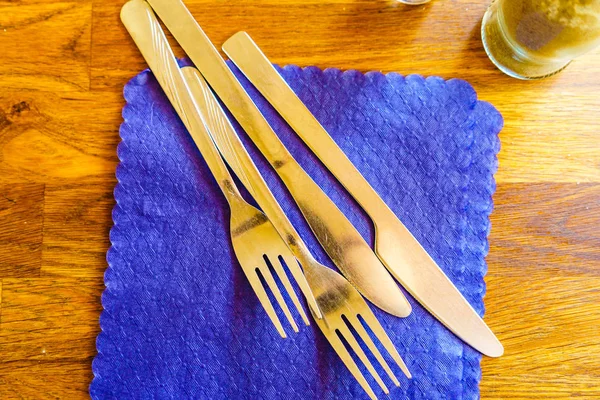 Detailed Close Two Knifes Forks Restaurant Resting Handkerchief — Stock Photo, Image