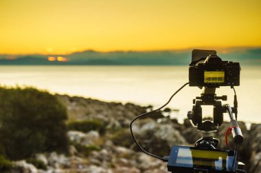 Deniz yüzeyi üzerine, Yunanistan Peloponnese resmi film sunrise video alarak profesyonel fotoğraf makinesi.