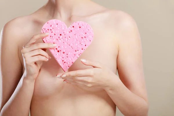 Cilt Bakımı Hijyen Tıp Vücut Bakımı Pembe Kalp Tutan Güzel — Stok fotoğraf