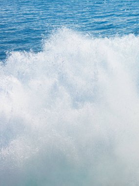 Deniz ve kielwater gelen geminin su feribot yelken sonra izini gördün Gemisi'ne uyan.