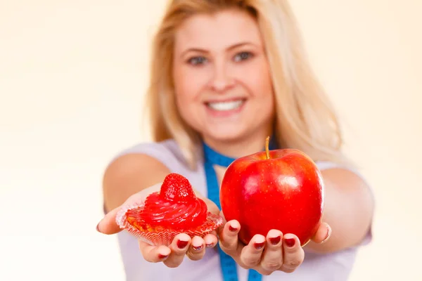 Sağlık Diyet Seçimler Gıda Kavramı Teyp Boynundaki Elma Tatlı Çörek — Stok fotoğraf