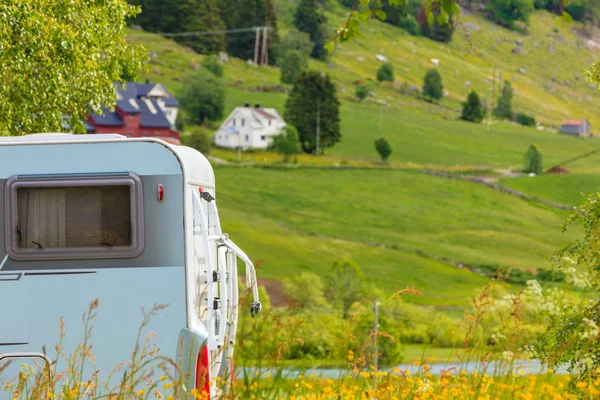 Tatil Turizm Seyahat Camper Van Norveç Dağlar Manzara — Stok fotoğraf