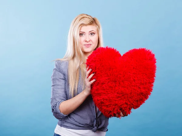 Amor Romance Concepto Idea Regalo San Valentín Mujer Feliz Sosteniendo — Foto de Stock