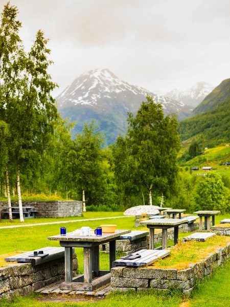 Mesa Picnic Bancos Con Vista Las Montañas Noruegas Escandinavia Europa — Foto de Stock