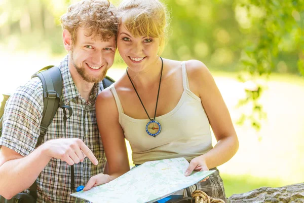 Man Woman Tourists Backpackers Reading Map Trip While Resting Young — Stock Photo, Image
