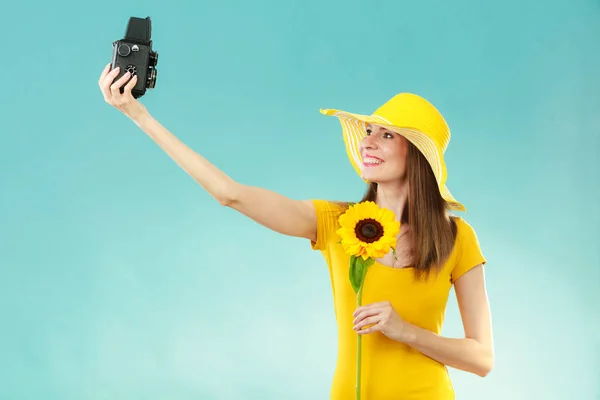 Summer Woman Wearing Yellow Dress Hat Sunflower Taking Self Picture — Stock Photo, Image