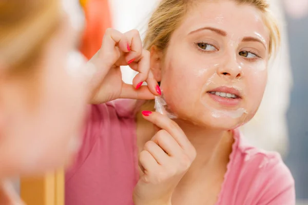 Cuidado Facial Seco Piel Cuerpo Tratamiento Tez Hogar Concepto Mujer —  Fotos de Stock
